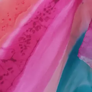 1-Panuelo-de-Seda-Natural-Pintado-a-Mano–-Diseno-Aurora-Tropical-1-scaled